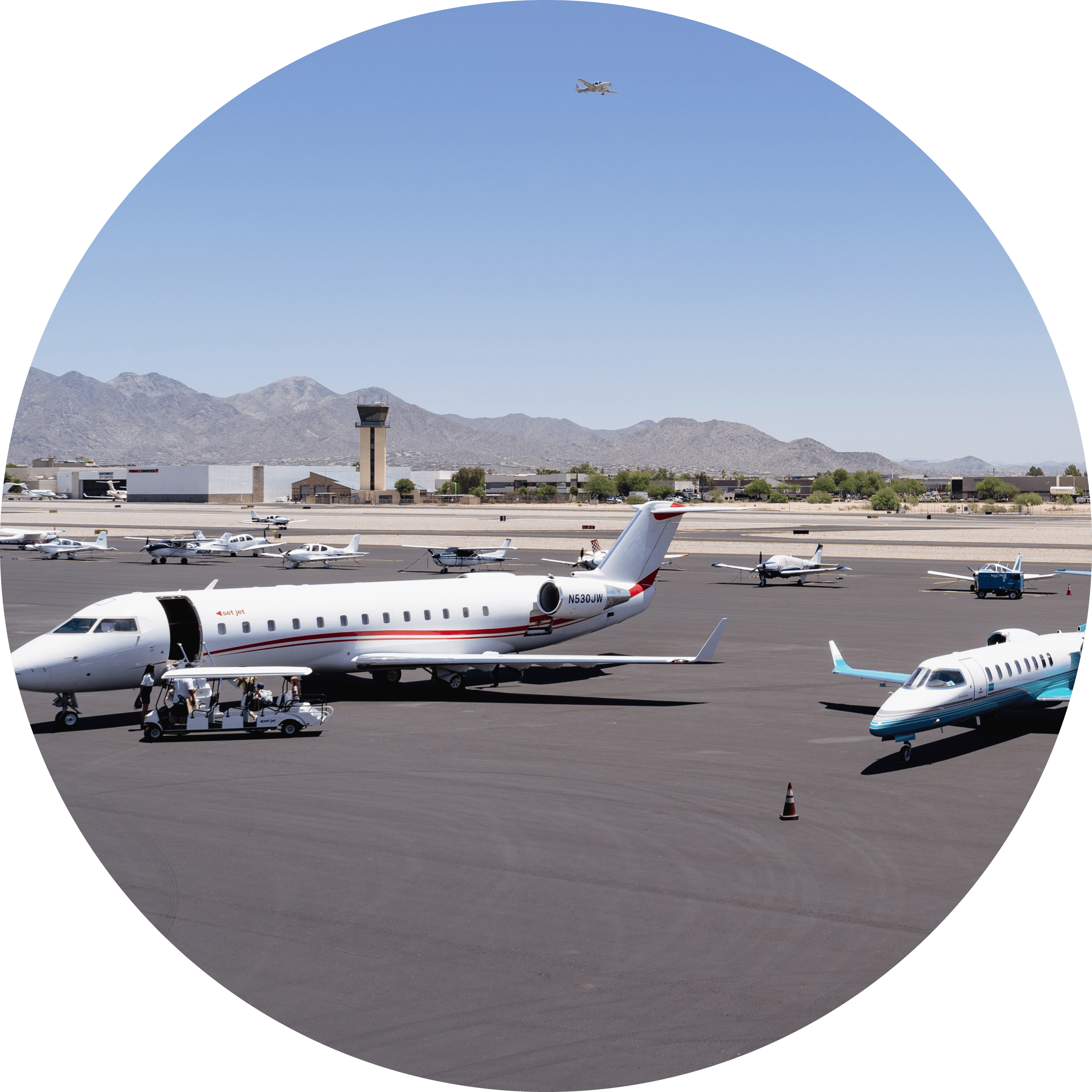 plane unloading on scottsdale airpor tarmac